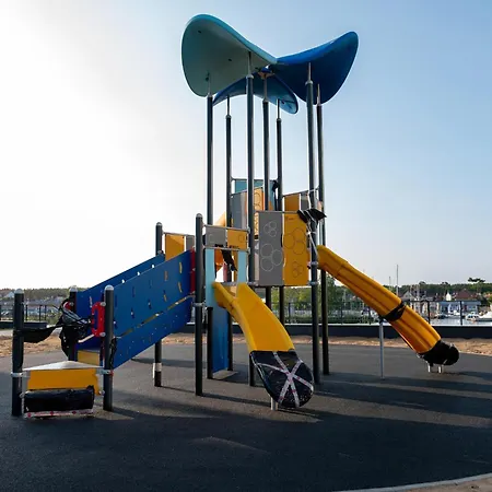 Overlooking The River, Sauna, דירה Dziwnów