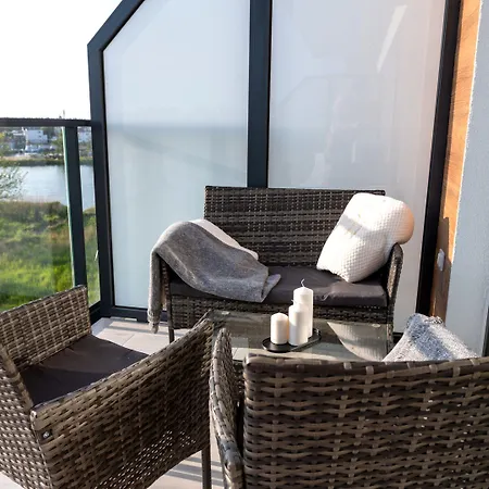 דירה Overlooking The River, Sauna, Dziwnów