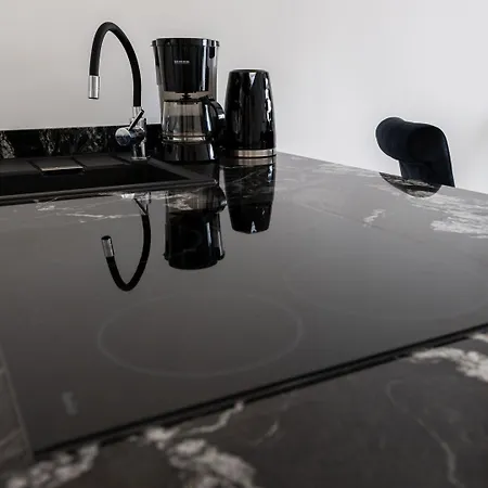 Overlooking The River, Sauna, דירה