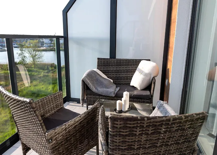 Overlooking The River, Sauna, Apartman